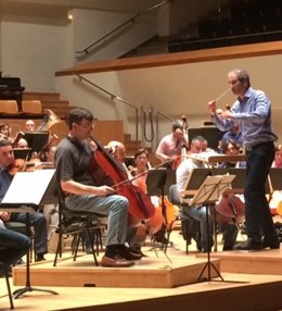 La OV y el chelista Andrés Díaz actúan en el Palau