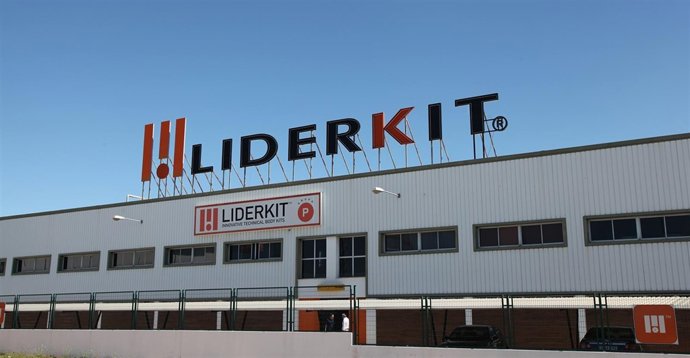 Fachada exterior de Liderkit  en Guarroimán 