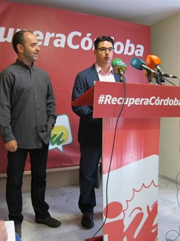 Romero observa a García mientras éste interviene