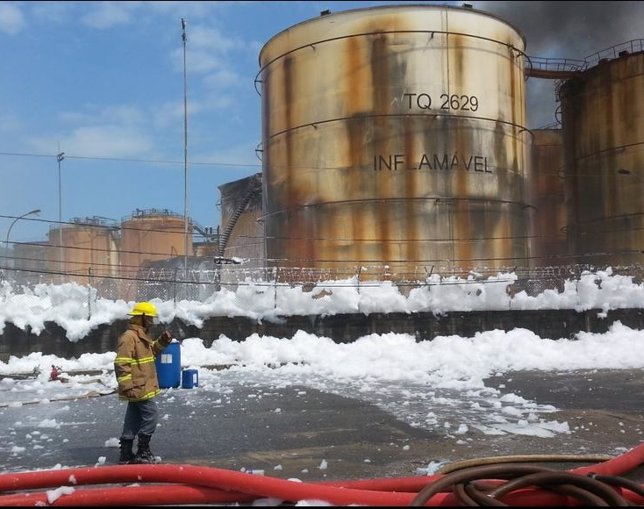 Incendio en puerto de Santos