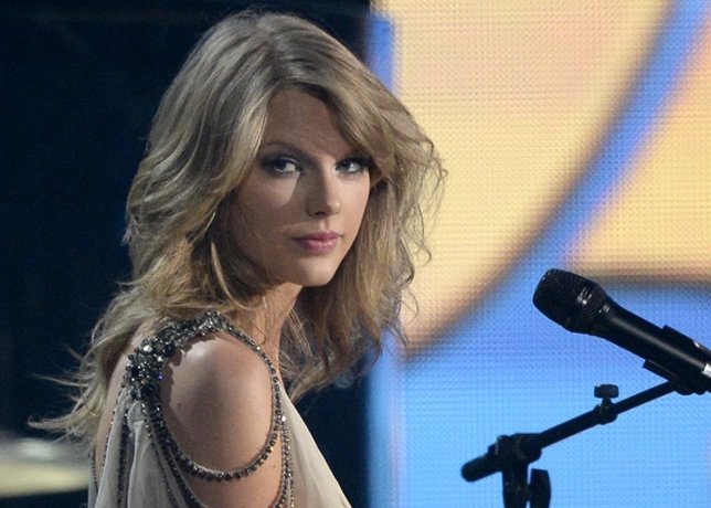 Taylor Swift, una vida 'marcad' por le cárcer: su madre y sus fans 