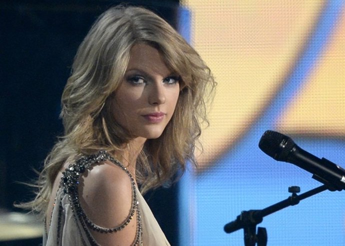 Taylor Swift, una vida 'marcad' por le cárcer: su madre y sus fans 