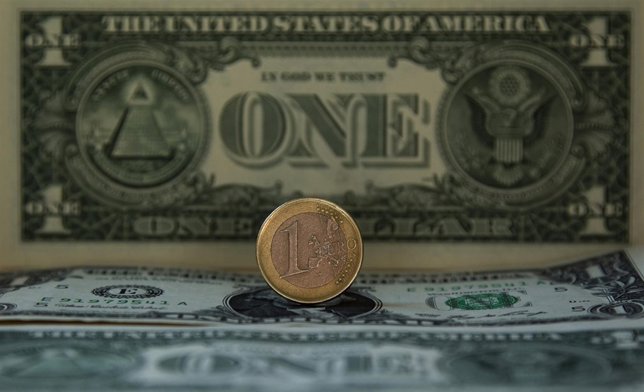 El euro baja de 1,06 dólares por primera vez desde la reunión de la Fed