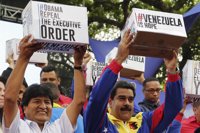 Morales acompaña a Maduro en entrega de firmas contra el decreto Obama