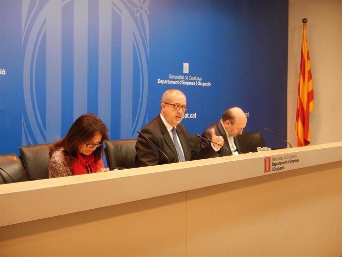 La directora de Turismo, M. Muro, el conseller F.Puig y el secretario P.Torres