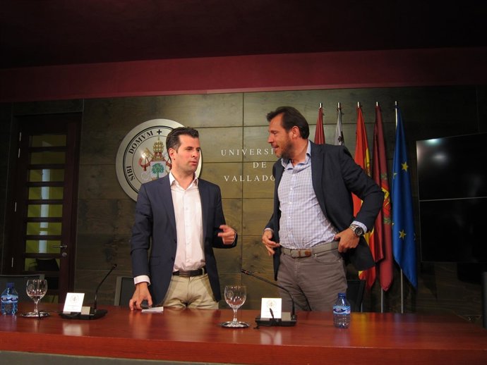 Luis Tudanca y Óscar Puente en el Palacio de Santa Cruz