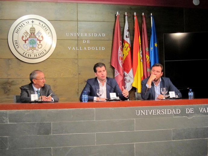 Lusi Tudanca y Óscar Puente en el Palacio de Santa Cruz de Valladolid