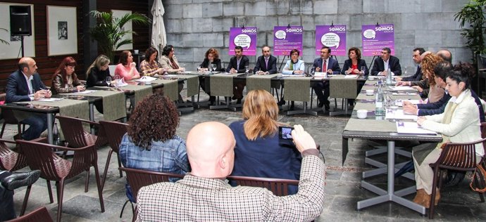 Reunión de dirigentes y alcaldes del PSOE en la presentación de la iniciativa 