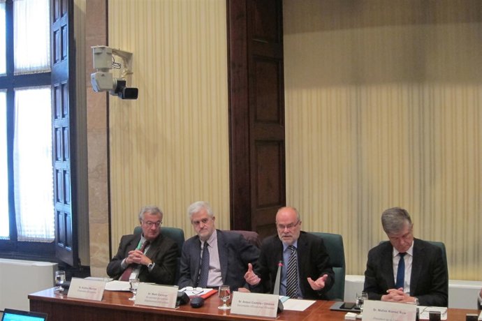 A.Morillas, M.Carnicer y A.Castells en la comisión de Spanair