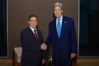 Histórico encuentro entre Kerry y el canciller cubano