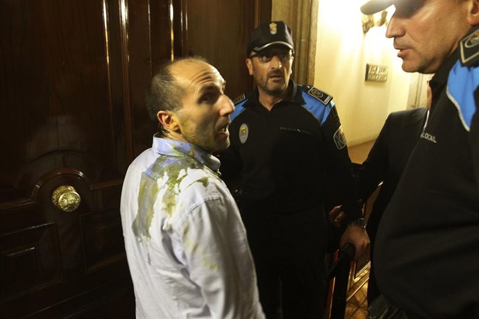 Huevazo a Gonzalo Pérez Jácome