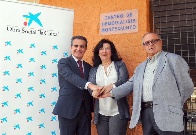 Firma de convenio con el Centro de Hemodialisis Montequinto y 'la Caixa'