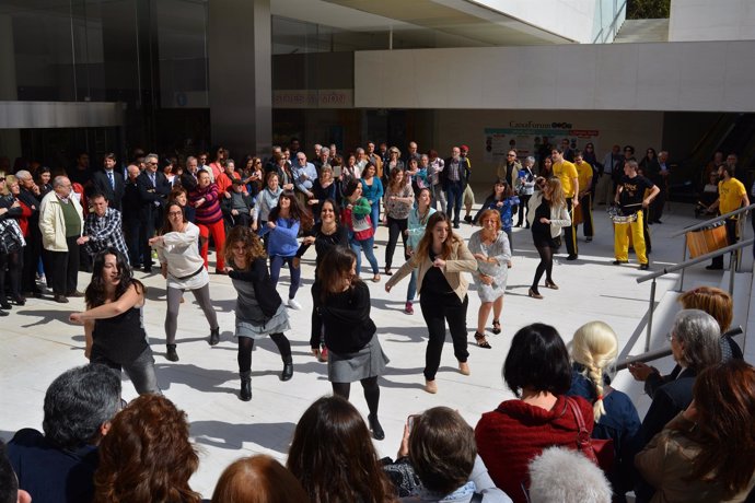 Flashmob por el Parkinson en el CosmoCaixa de Barcelona