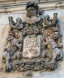 Escudo de la Casa de los Leones de Viérnoles
