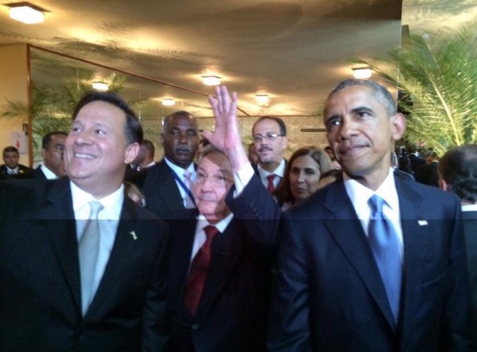 Obama y Castro en Panamá