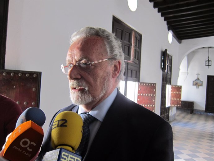 Maeztu en declaraciones a los medios de comunicación en Cádiz