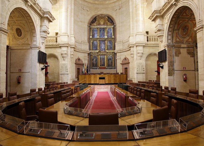Salón de Plenos del Parlamento andaluz
