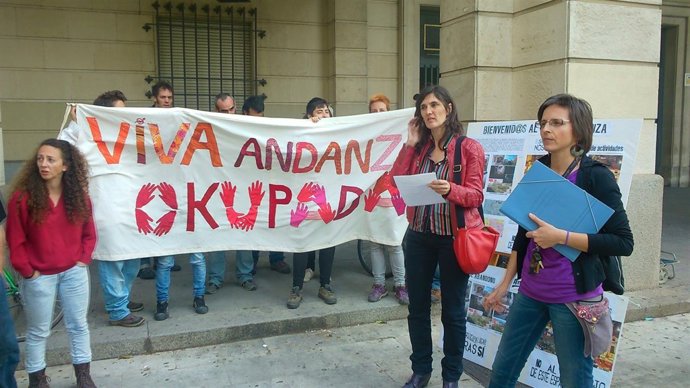 Concentración de apoyo a la joven imputada.