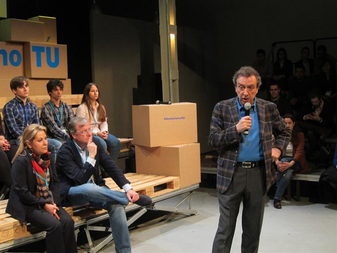 De Santiago-Juárez, en la convención de NNGG CyL.