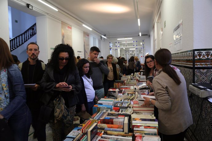Asistentes en La Térmica a 'Málaga 451: la noche de los libros'