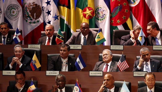 Rafael Correa, Raúl Castro y Barack Obama en cumbre américas 2015
