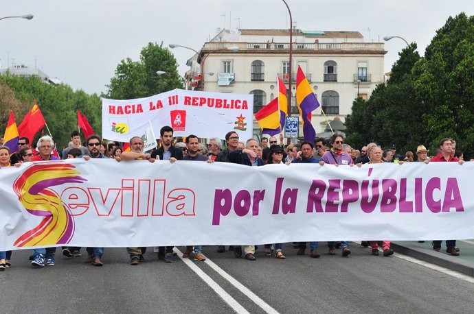 Manifestación por la III República, con González Rojas a la cabeza