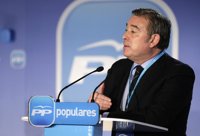 Barreiro (PP) acusa a Besteiro de "contradecirse" al avalar a la alcaldesa de Viviero como candidata a la reelección