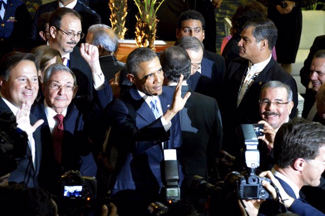 Obama y Raúl Castro en Panamá 2015