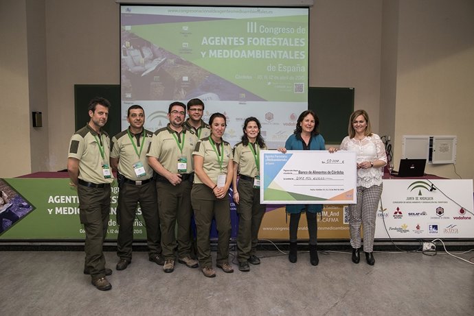 Entrega de cheque a Banco de Alimentos