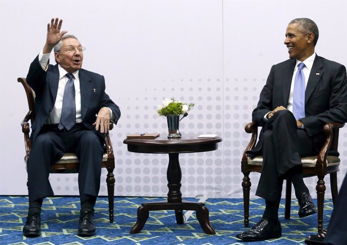 Los presidentes de Estados Unidos, Barack Obama, y de Cuba, Raúl Castro