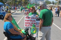 La clase media grita contra Dilma en la playa de Copacabana