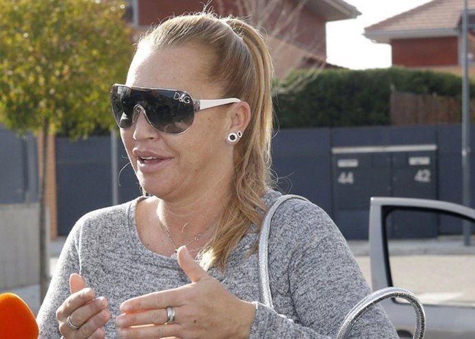 Belén esteban denuncia a los que lanzan pintura conta su casa 