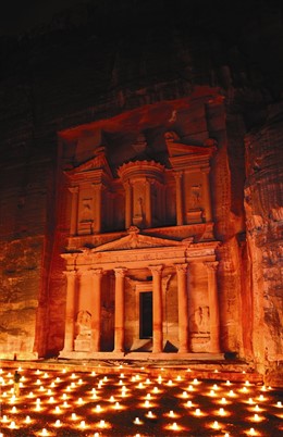 Ciudad de Petra (Jordania) de noche