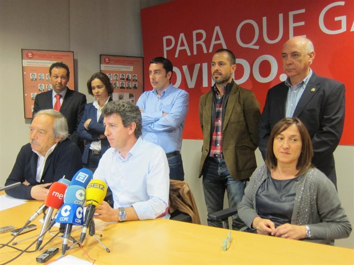 Gutiérrez, en el centro, durante la rueda de prensa. 