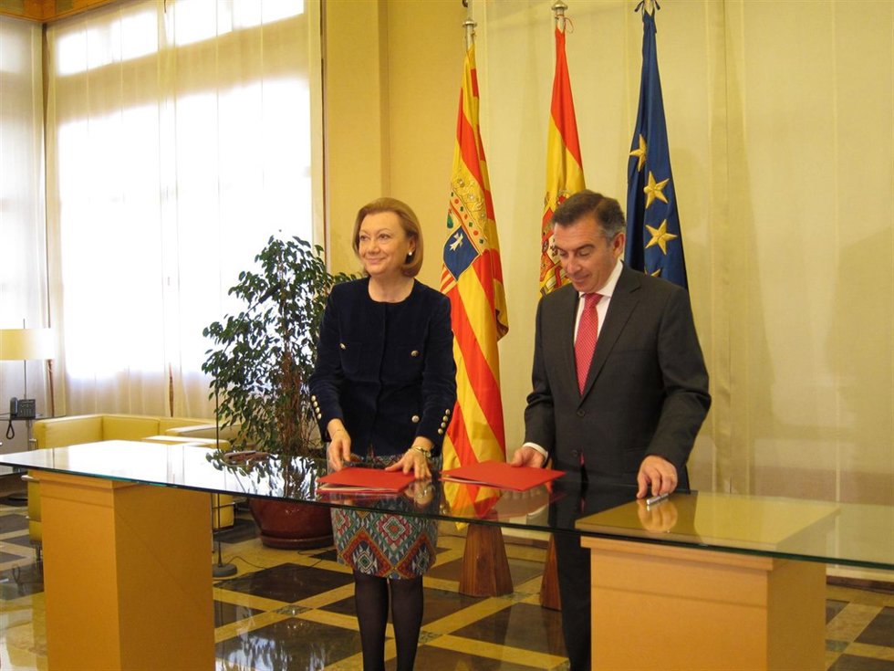 Rudi y Beamonte en la firma del convenio este lunes