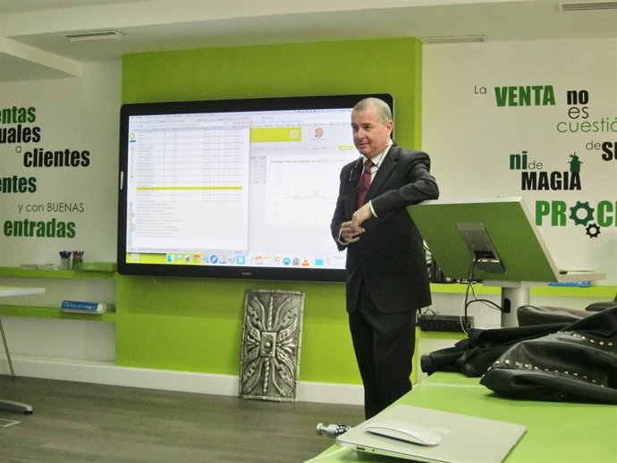 José Luis Jimeno durante la exposición de los resultados del informe