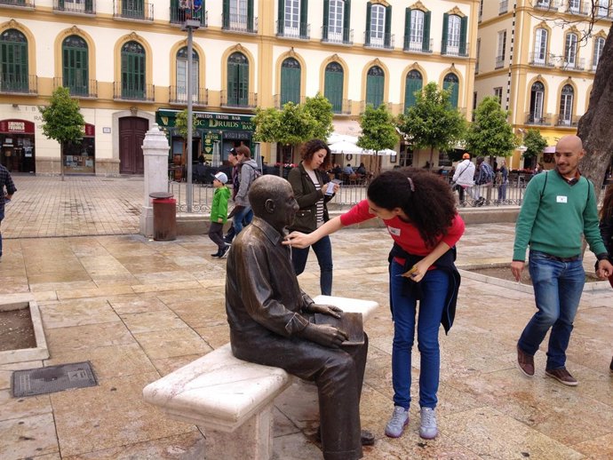 Picasso estatua turista ghymkana cultura destino málaga plaza de la merced