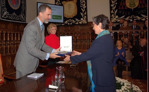 Felipe VI entrega el Premio Rey de España de DDHH a las Adoratrices en la UAH