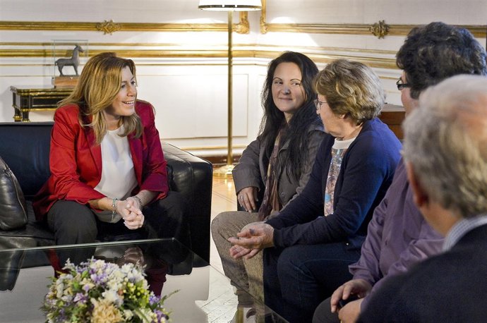 Díaz se reúne con la Asociación SOS Bebés Robados Cádiz