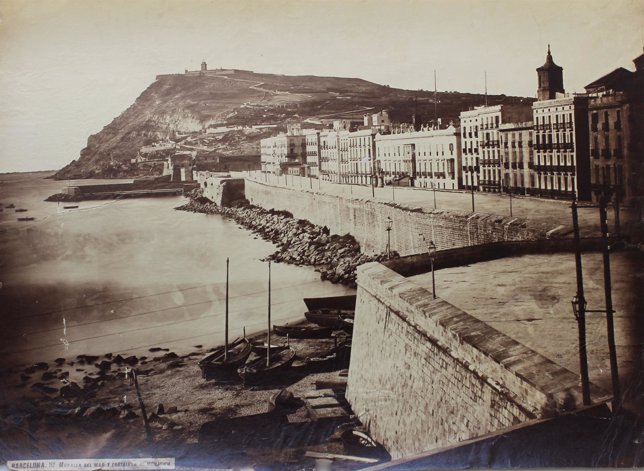 Charles Clifford, Barcelona,  Muralla del mar y castillo de Monjuich. 1860