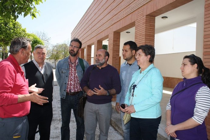 Rojas, con miembros de IU y la plantilla municipal