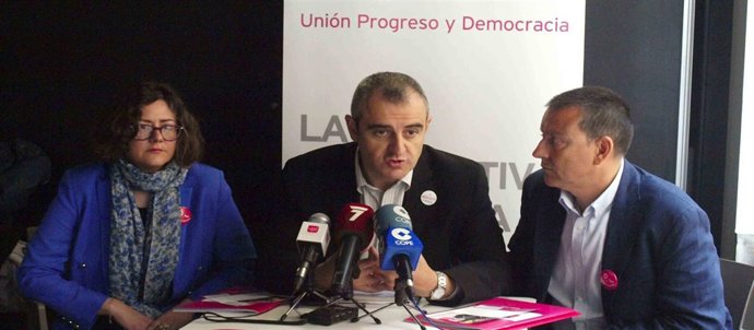 Dolores Vidal, César Nebot y Juan Manuel Cabrera (UPyD)