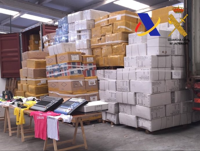 Artículos falsos intervenidos en la 'operacion Amanecer'