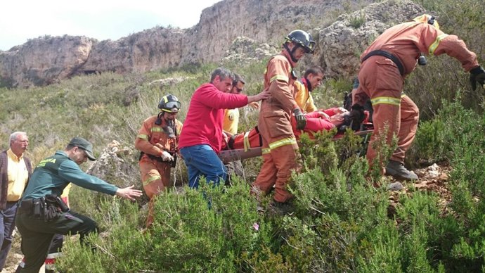 Rescate de una senderista accidentada en Tous