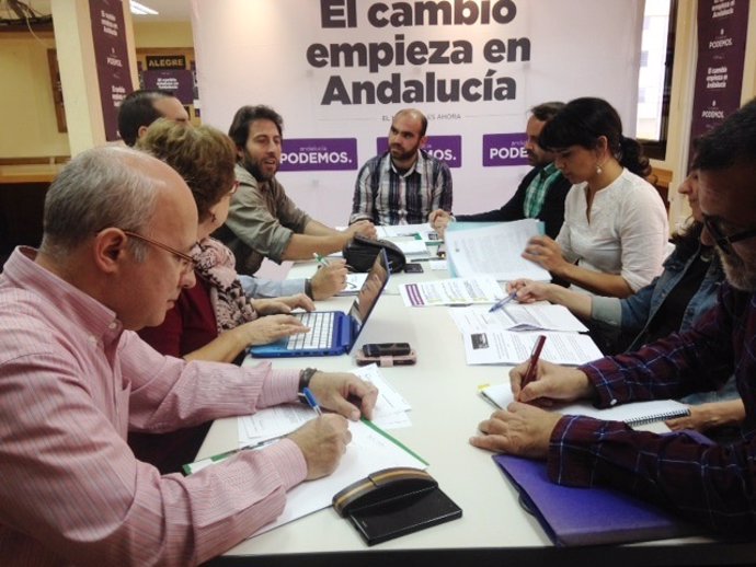 Teresa Rodríguez reunida con representantes de educación