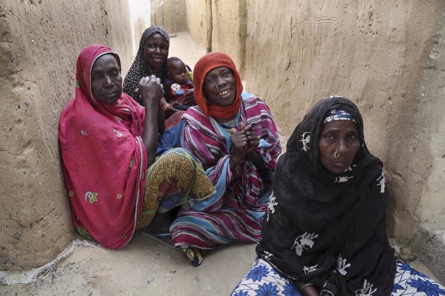 Mujeres en Damasak tras ser recuperada de manos de Boko Haram