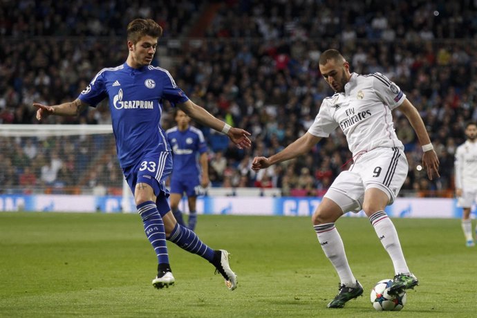 Benzema y Neustadter en el Real Madrid-Schalke