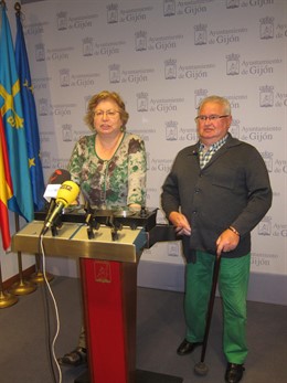 Cristina Tuya (IU edil) y Jaime Canga (representante IU Consejo Discapacidad)