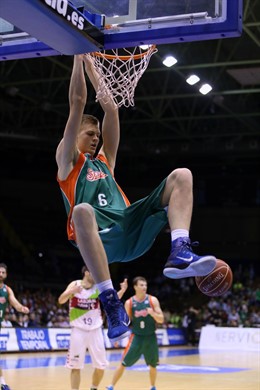 Kristaps Porzingis (Baloncesto Sevilla)