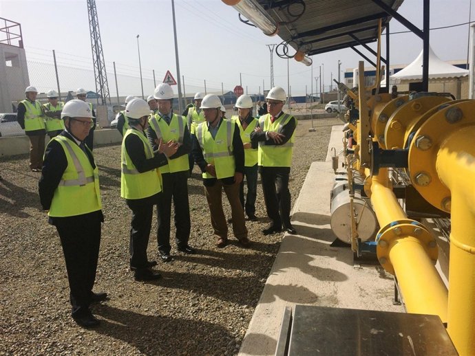 El consejero de Industria en las instalaciones de Redexis Gas en Águilas